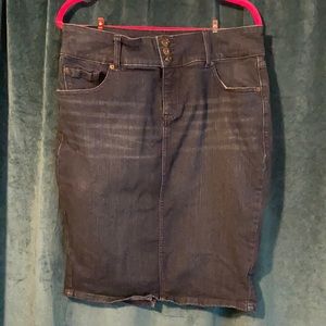 NWOT Torrid size 16 pencil skirt in denim